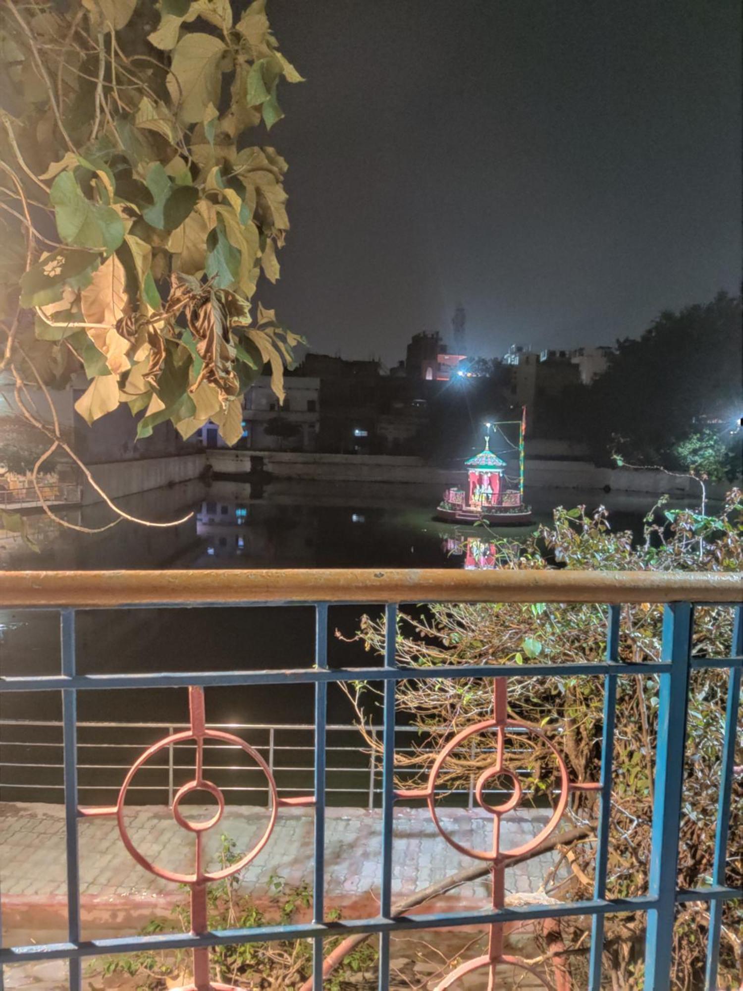 Madhuri Guest House Varanasi Exterior photo