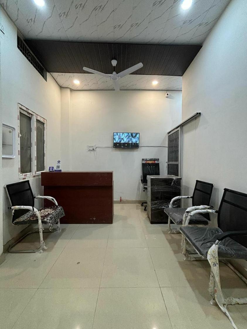 Madhuri Guest House Varanasi Exterior photo
