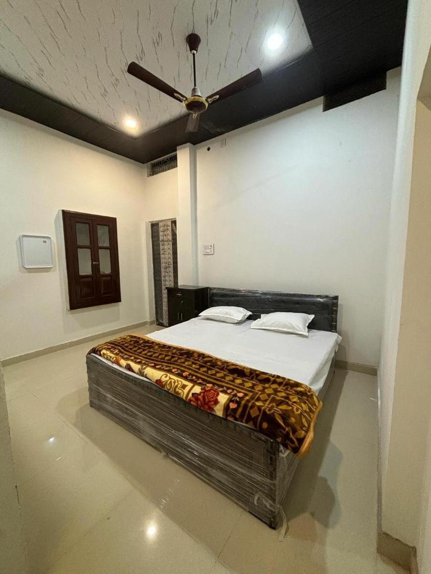 Madhuri Guest House Varanasi Exterior photo